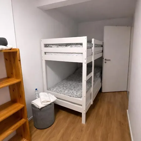 And Spacious Living In Appartement