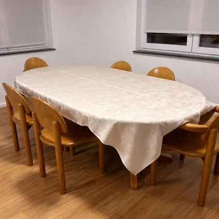 And Spacious Living In Appartement