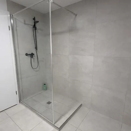 And Spacious Living In Appartement *